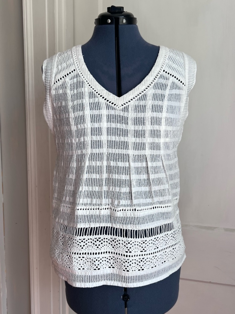 Maeve Lace Ladder cami top from Anthropologie, Size 4 - Picture 4 of 14